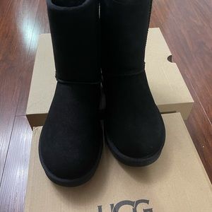 UGG Classic Short II